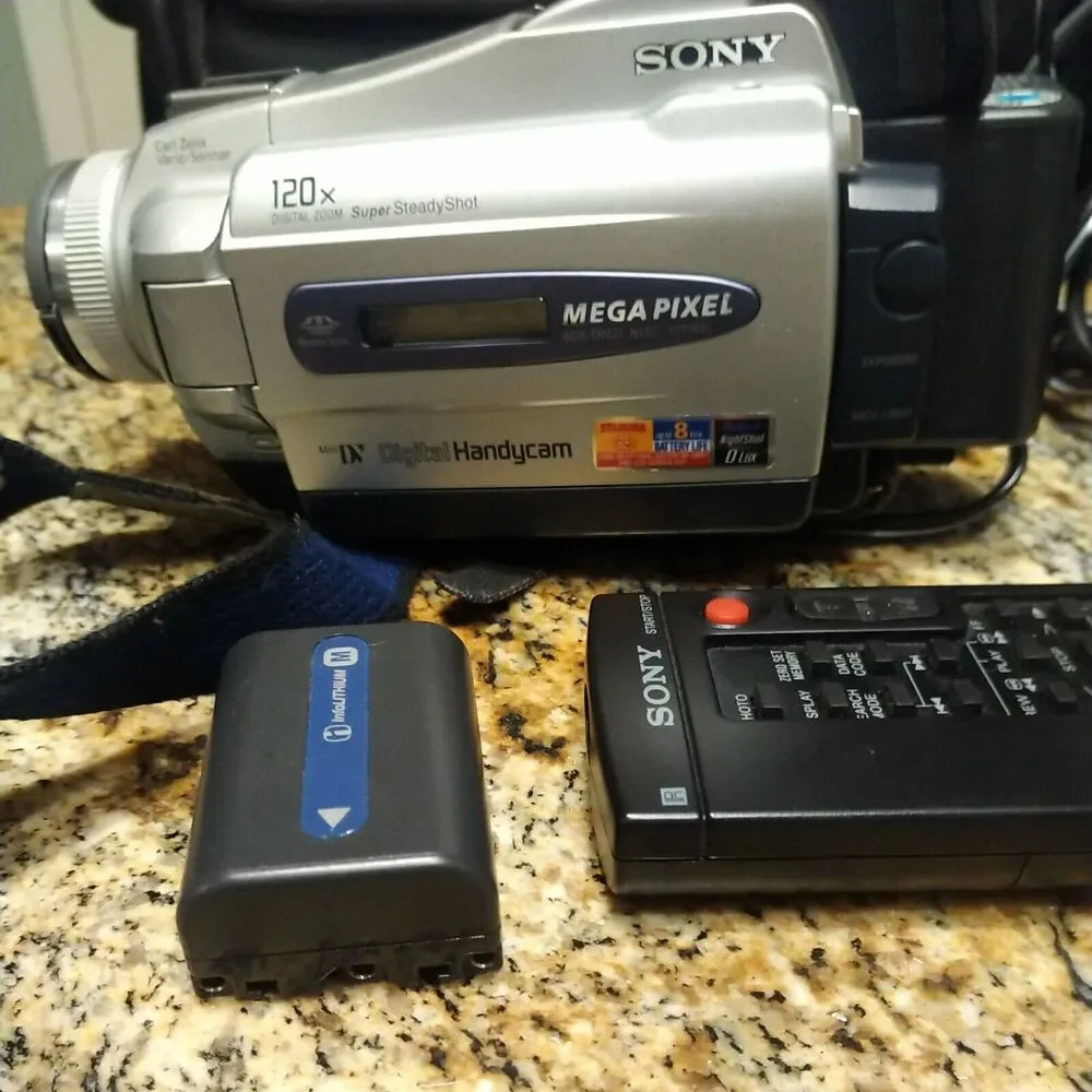 Sony DCR-TRV27 Camcorder W/ C:31:23 error code For Parts / Repair Mini DV / bag